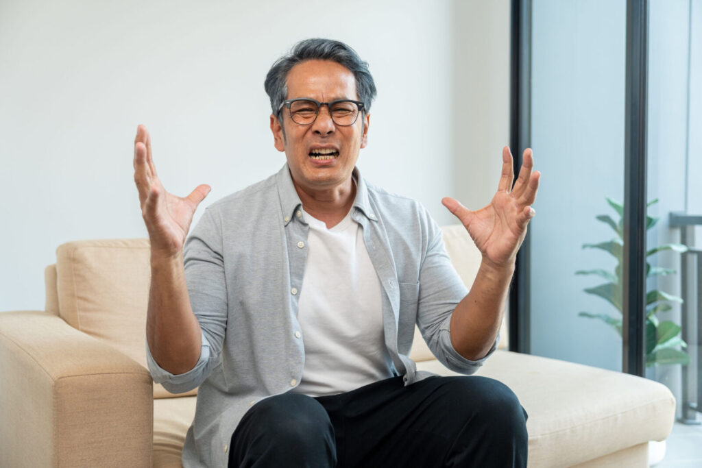 太習慣什麼事情都咬牙扛下來,結果最後被壓得喘不過氣的還是自己。圖/123RF圖庫