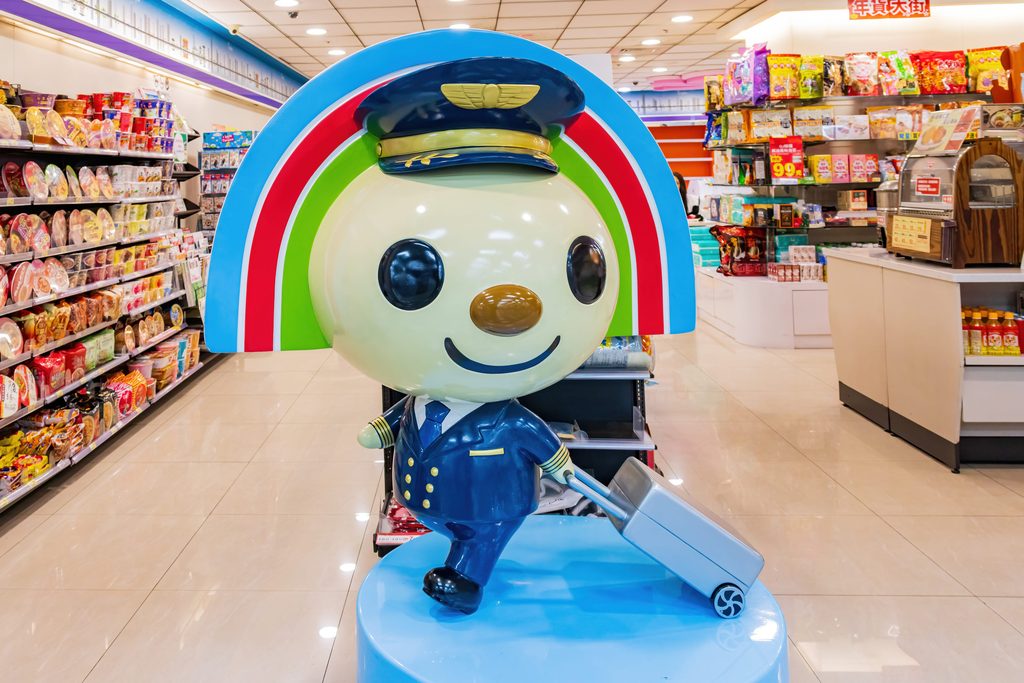 熟齡族到便利商店打工，不僅可以賺零用錢還能活動身體、增加社交。圖/123RF圖庫